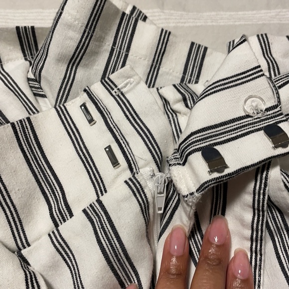 Small black and white pin stripe woman’s shorts - Picture 3 of 5